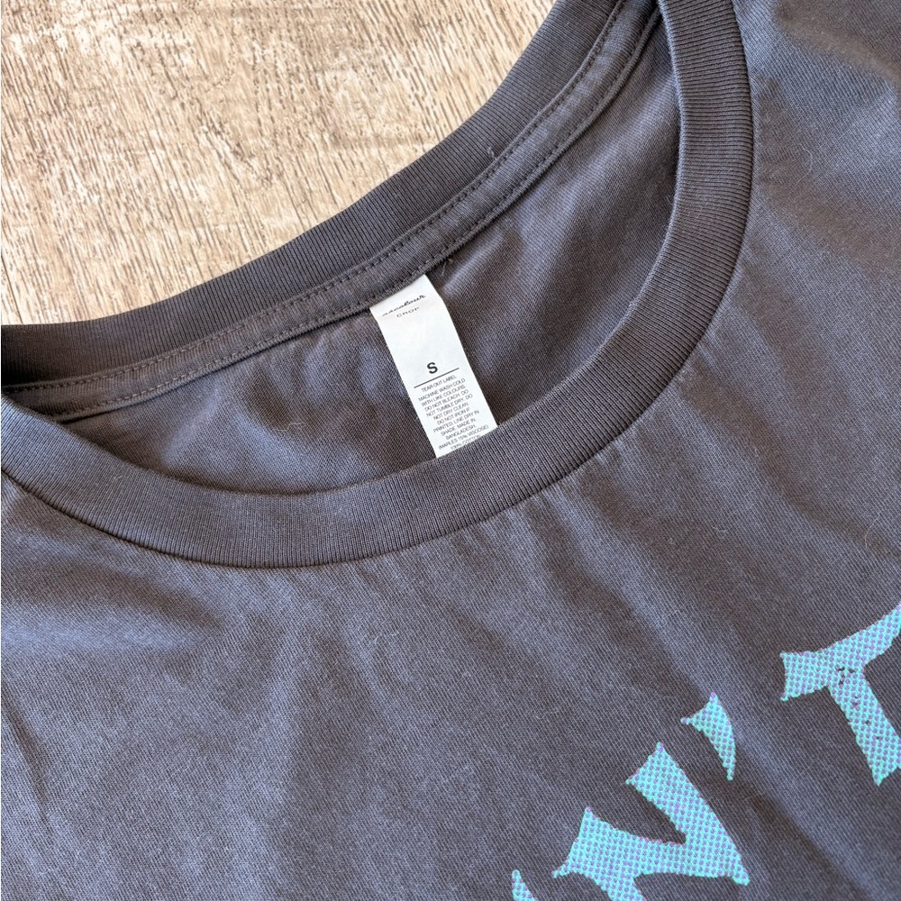 Black Crop T-Shirt with Cat Graphic - Picture 3 of 3